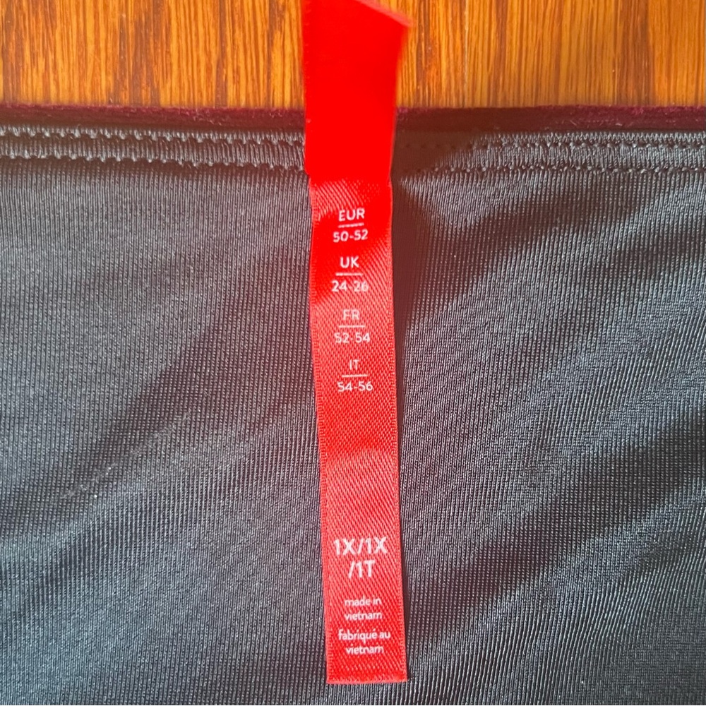 Spanx Velvet Leggings – Rich Burgundy – Size 1X - Picture 8 of 15